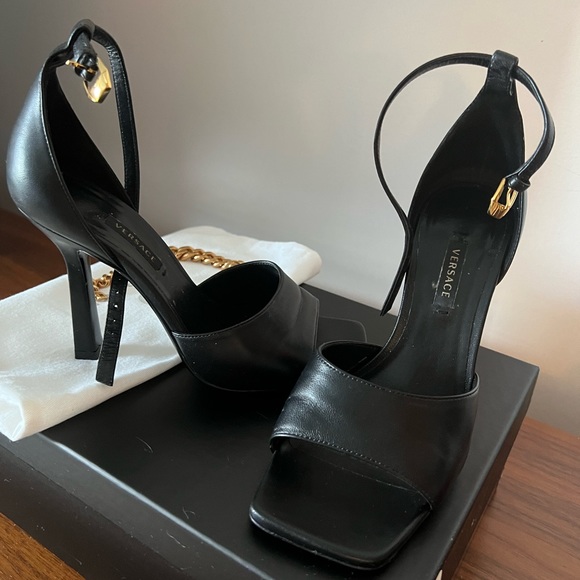 Like New. Versace Medusa Chain Leather Sandals - Picture 4 of 10